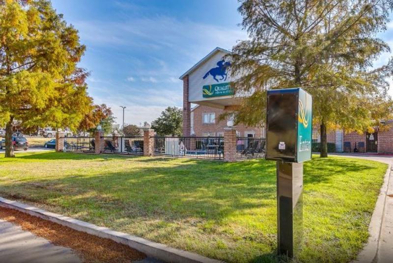 Quality Inn & Suites フォートワース エクステリア 写真